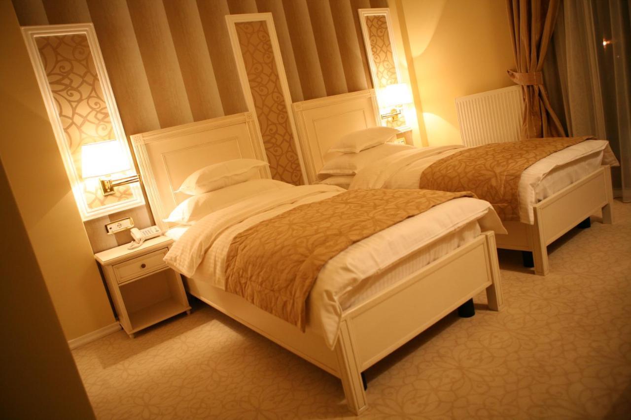 Twin Room,1498800223:JPEG